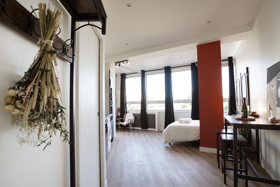 V' Haussmannien Apartment *